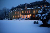 Castle Gaussig 21 at night sideview